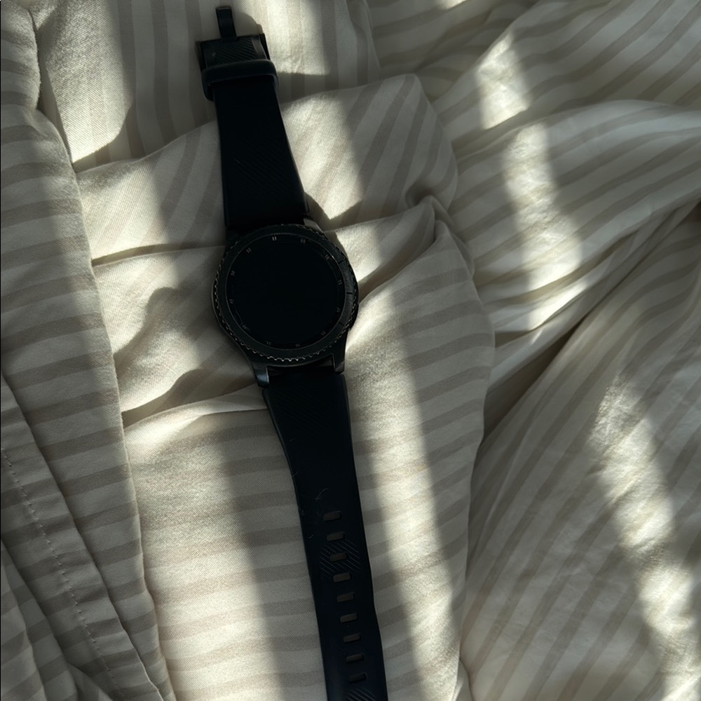 Samsung gear s3 frontier smart watch with charger